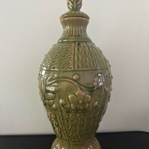 Chinese celadon vase or ginger jar with lid.
